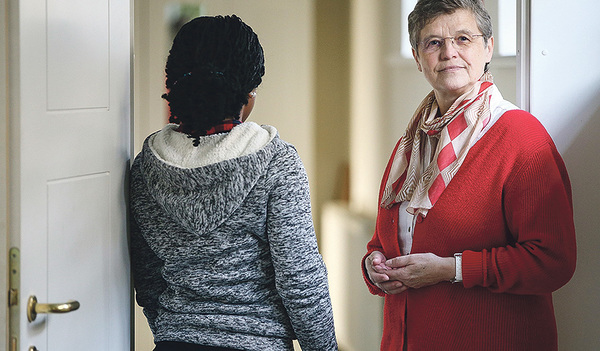 „Precious_LIEBEnsWERT“:  Sr. Maria Schlackl kommt im Film vor. Sie unterstützt eine junge Frau auf ihrem Weg aus der Zwangsprostitution.