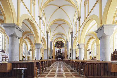 Innenansicht Herz Jesu. Pfarrer: Pater Nikolaus Laireiter SVD.  