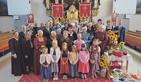 Die Goldhaubengruppe Frankenburg in der Pfarrkirche  