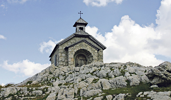Die Dachsteinkapelle liegt auf 2206 Metern Höhe über dem Meer.