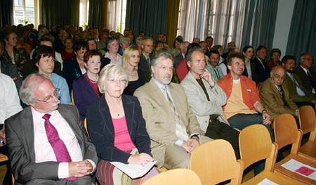 50 Jahre Sozialreferat der Di?zese Linz, Jubil?ums-Festakt, Bischofsaula des Priesterseminares Linz
Landesrat Josef Ackerl, Dr. Margit Scholta, Landtagsabgeordneter Dr. Walter Aichinger, Dr. Markus Schlagnitweit, Mag. Franz Luger