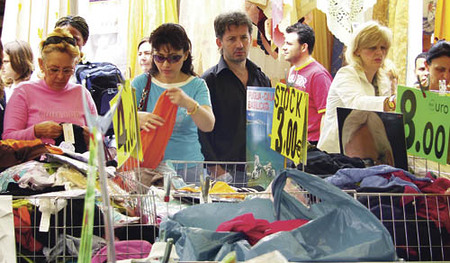Flohmarkt [NUR FUER REDAKTIONELLE VERWENDUNG (c) www.BilderBox.com, Erwin Wodicka, Siedlerzeile 3, A-4062 Thening, Tel. + 43 676 5103678.Verwendung nur gegen HONORAR, BELEG,URHEBERVERMERK und den AGBs auf bilderbox.com](in an im auf aus als and beim 