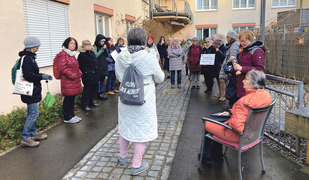 34 Frauen nahmen am Care-Rundgang in Linz teil.  