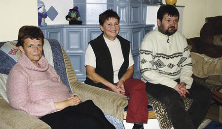 Bei Hildegard Redl in Guggenberg 2, Ried im Traunkreis, wohnen seit 2002 immer wieder Menschen mit psychischen Problemen, die von pro mente betreut werden. Seit 2002 sind es sieben Personen (gewesen). Hildegard Redl erm?glicht ihnen durch die Lebensf