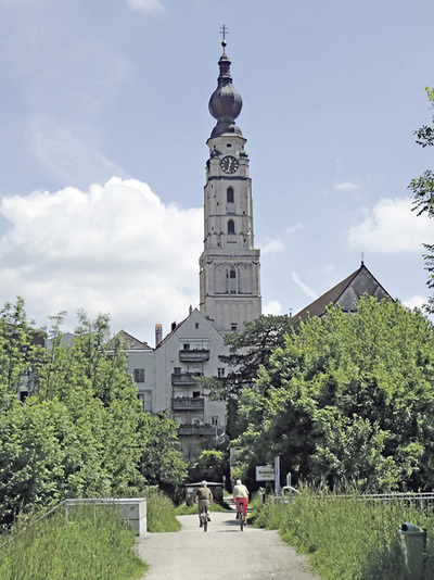 Der Kirchturm von Braunau.