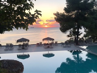 Sonnenaufgang im Hotel am Meer