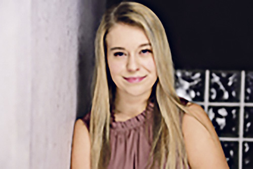 Sophie Falkner (20) aus Traun belegt den Studiengang zur Hebamme.