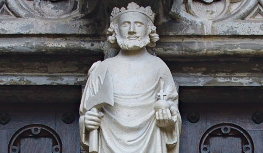 Hl. Olaf, Statue am Ostportal des Doms in Uppsala in Schweden. 