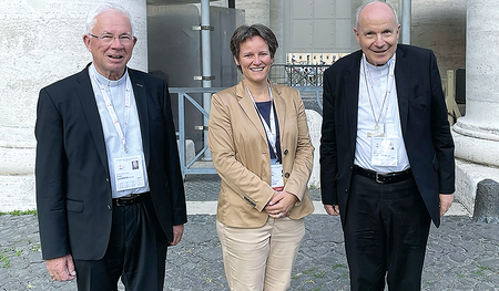Pastoraltheologin Klara A. Csiszar war als Expertin am Synodentreffen, Erzbischof Franz Lackner und Kardinal Christoph Schönborn als Teilnehmer mit Stimmrecht.    