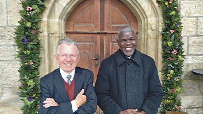 Dr. Innocent Nwafor und Alfarrer Rudolf Jachs, Wolfern