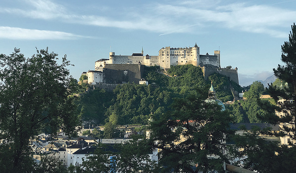 Religionslehrer/innen treffen sich zum Aus-tausch auf Twitter und in Salzburg.