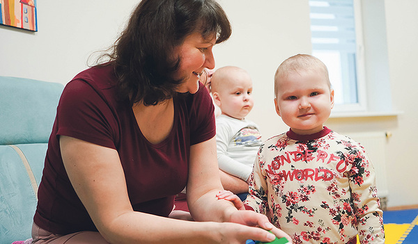 Mutter Natalja und ihre an Krebs erkrankte Tochter Ksenija verbrachten acht Monate im Caritas-Zentrum St. Lukas. Der Aufenthalt gab der Familie Kraft.   