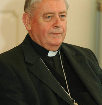 Freitag, 8. Juli 2005, 11 Uhr: Pressempfang des neuen Linzer Di?zesanbischofs Ludwig Schwarz, Bischofshof Linz, Bischofshof, Ludwig Schwarz, Salesianer Don Bosco, Pressburg, Weihbischof, Schwarz, Geboren  4. Juni1940, Priesterweihe 29. Juni1964, Horn