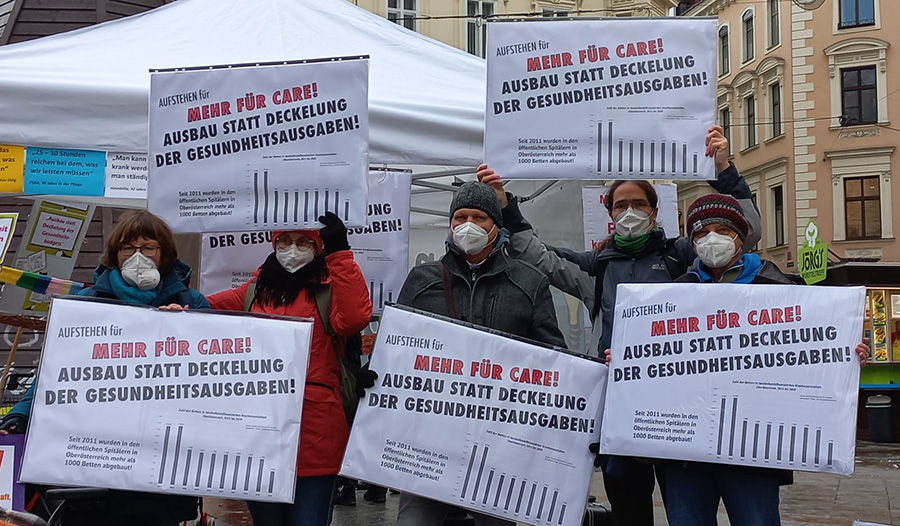 Auch im Dezember 2021 wurde in der Linzer Innenstadt unter dem Motto 'Mehr für Care' demonstriert. 
