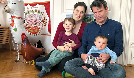 Larissa und Aurelian (rechts vorne) haben es geschafft: Mithilfe von Bindungsanalyse haben sie Teamgeist entwickelt und die Geburt gemeistert.