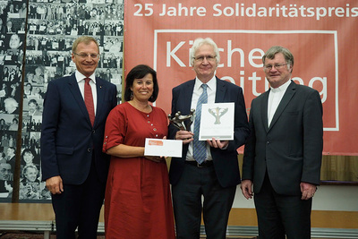 Uwe Sailer (3.v.l.) mit Landeshauptmann Mag. Thomas Stelzer, Sozial-Landesrätin Birgit Gerstorfer, MBA, und Bischof Dr. Manfred Scheuer.