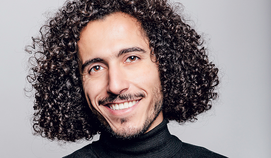 Omar Khir Alanam „Frieden beginnt im Kleinen: mit der Entscheidung, friedlich zu handeln und Gewalt nicht als Mittel zur Konfliktlösung zu akzeptieren.“  