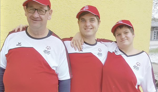 Susanne Kramer mit ihrem Kollegen Günter Mayrhuber und Trainer Patrick Oriold (Mitte)   