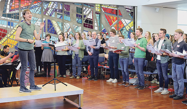 Mit Begeisterung singen: hier beim Chortag für Jugendliche und junge Erwachsene. 