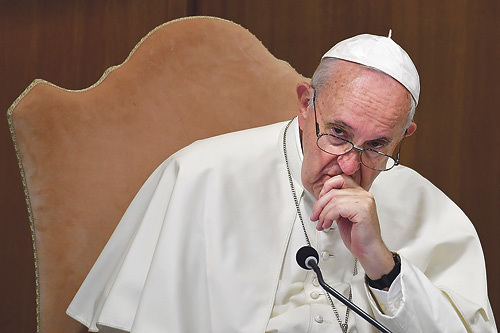 'Mit Schmerz' und großem Bedauern reagiert Papst Franziskus auf die Ereignisse.