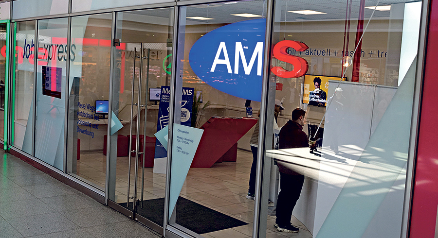 Eine Station des Rundgangs: Das AMS-Service-Center am Linzer Bahnhof.