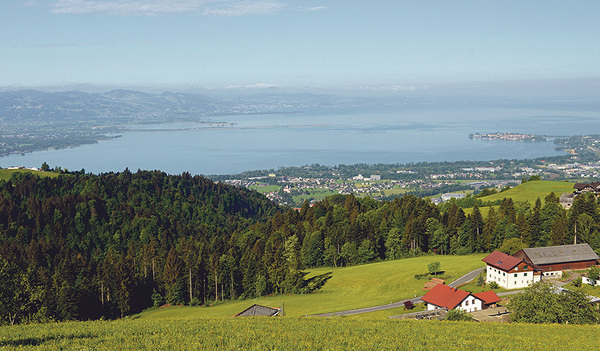 Traumhafte Ausblicke auf den Bodensee, Deutschland, Österreich und die Schweiz gibt es immer wieder zu bewundern 