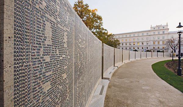 Die Shoah Namensmauern Gedenkstätte in Wien, die an die mehr als 64.000 in der NS-Zeit ermordeten österreichischen Jüdinnen und Juden erinnert      