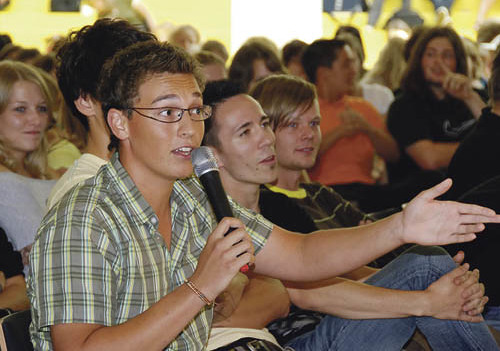 Poduimsdiskussion wahlwerbender Parteien im Bundesschulzentrum Kirchdorf/Krems; Prof. Ambros Gruber hatte die Idee dazu; vlnr: Barbara Steiner (KP?), Tina Tau? (SP?), Heide Schmidt (LIF), Christian D?rfel (?VP), Wolfgang Pirklhuber (Gr?ne), Helga Mos