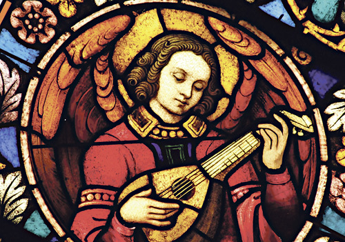 Erwartungsvoll sind unter anderem die musikalischen Angebote bei „Advent am Dom“. Im Bild ein Fensterdetail aus dem Dom.  