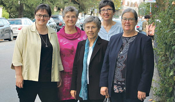 Die neu gewählte Provinzleitung: Sr. Martina Winklehner (von links), Sr. Maria Schlackl, Sr. Edith Bramberger, Sr. Erika Moser und Provinzleiterin Sr. Patricia Erber   