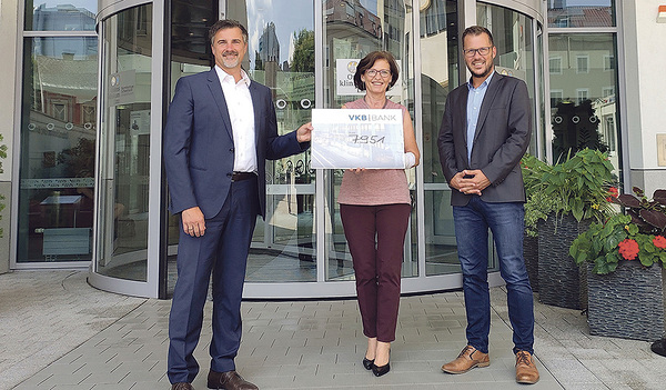 Cubido-Geschäftsführer Wolfgang Ennikl (von links) mit der Initiatorin der Familienwochen, Dr. Manuela Baumgartner, und Claus Hager, Büroleiter der Geschäftsführung Ordensklinikum.