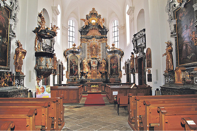 Ein Blick in das Kircheninnere der Pfarr und Wallfahrtskirche „Maria Attersee“  