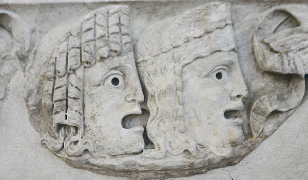 Maskenspiel – mal dramatisch, mal komödiantisch, aber meist lehrreich. 