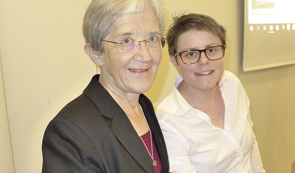 Sr. Hildegard Enzenhofer (links) und  ICO-Generalsekretärin Romana Kugler.
