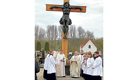 Das markante Friedhofskreuz von Bad Hall.   