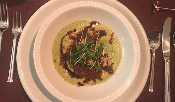 Die Kochkünste werden auch perfekt angerichtet.