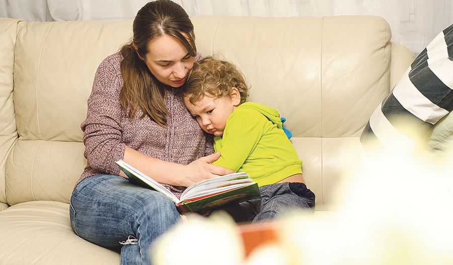 Bücher können bei Trauer helfen.  / Roman Gorielov Bücher können bei Trauer helfen.