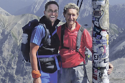 Der Sinn für Sport liegt in der Familie. Gerhard  Kobler mit seinem Vater auf der Zugspitze. 