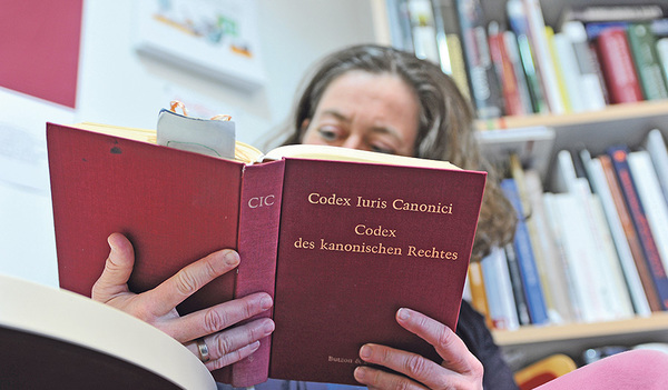 Die Gesetzestexte für die Diözesanreform wurden von den Kirchenrechtlern Helmuth Pree und Heribert Hallermann geprüft: Sie gehen mit dem Codex des kanonischen Rechts konform.  