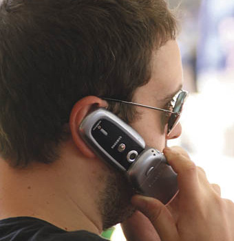 Mann mit Handy [ NUR FUER REDAKTIONELLE VERWENDUNG! (c) www.BilderBox.com, Erwin Wodicka, Siedlerzeile 3, A-4062 Thening, Tel. + 43 676 5103678.Verwendung nur gegen HONORAR, BELEG, URHEBERVERMERK nach AGBs auf bilderbox.com], Arbeitgeber, Boss, Bosse