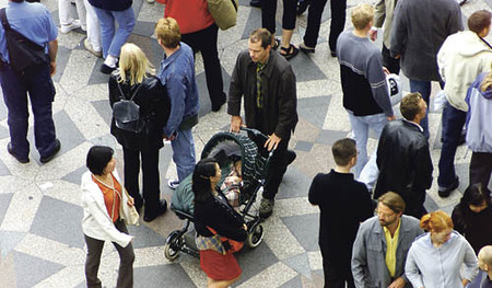 Vater mit KinderwagenCopyright by BilderBox.com; Erwin Wodicka, A-4062 Thening. AGBs: www.bilderbox.com/agb.html ( in an im auf als einer and und beim mit einen einer einem + * - & , 1001) Vaterschaften, Vaterschaftspflichten, Verantwortungsv