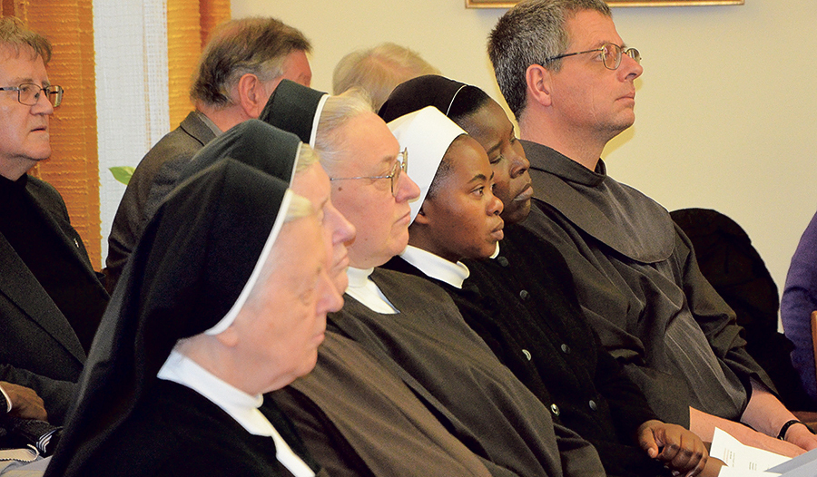 Rege Beteiligung am Tag des  geweihten Lebens. 