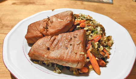 Thunfischsteaks mit Gemüsereis