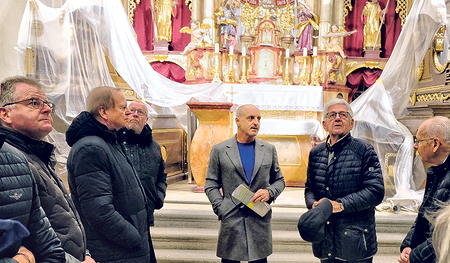 Bei der Baustellenbesichtigung.   