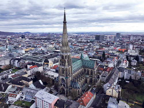 Beim Tag des offenen Doms am 27. April lädt die Diözese ein, die größte Kirche Österreichs mit allen Sinnen zu erkunden. Das gesamte Programm der Festtage findet sich unter www.mariendom.at 