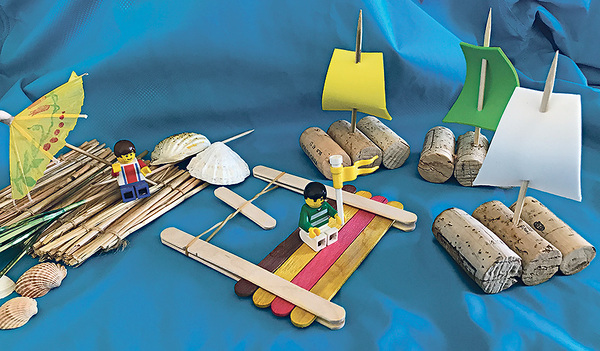 Mit einem Korken-Segelschiff können die kleinen Abenteurer jede geheimen Insel erkunden.  