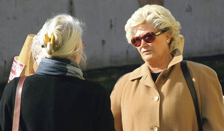 Seniorinnen im Geapraech [ (c) www.BilderBox.com, Erwin Wodicka, A-4063 Breitbrunn, Tel. +43 676 5103 678. Verwendung nur gegen HONORAR, BELEG, URHEBERVERMERK und den AGBs auf www.bilderbox.com ] in an am um im  auf einer beim Alt Alte Alter Menschen