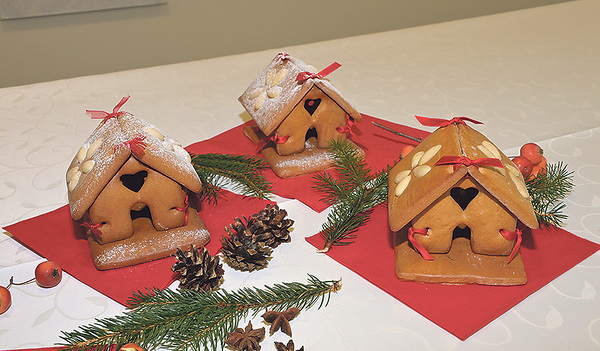  300 Lebkuchenhäuser für den guten Zweck haben Schüler/innen gebacken