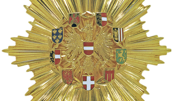 Der „Groß-Stern des Ehrenzeichens für Verdienste um die Republik Österreich“ ist die höchste Auszeichnung, die der Staat vergibt.