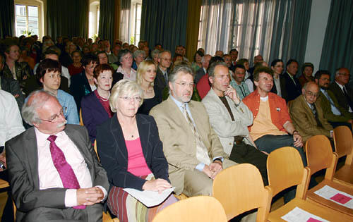 50 Jahre Sozialreferat der Di?zese Linz, Jubil?ums-Festakt, Bischofsaula des Priesterseminares Linz
Landesrat Josef Ackerl, Dr. Margit Scholta, Landtagsabgeordneter Dr. Walter Aichinger, Dr. Markus Schlagnitweit, Mag. Franz Luger